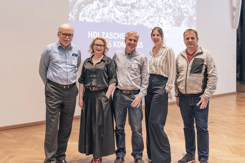 Gruppenfoto auf dem Holzaschekongress 2026