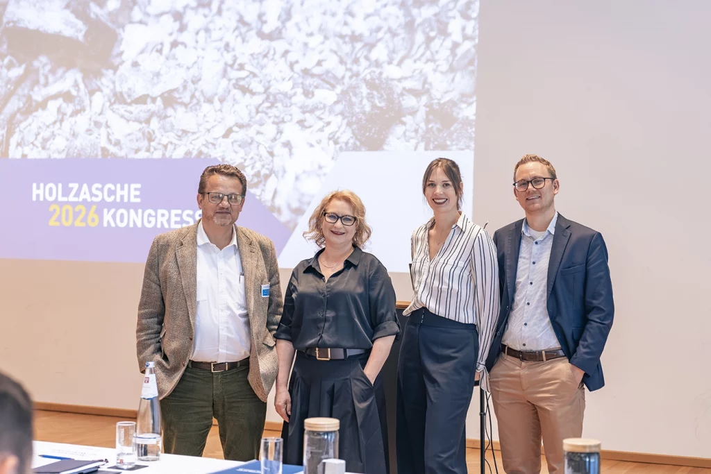 Gruppenfoto auf dem Holzaschekongress 2026