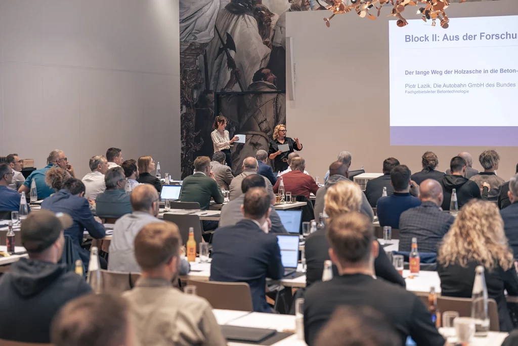 Impression des Publikums auf dem Holzaschekongress 2026.